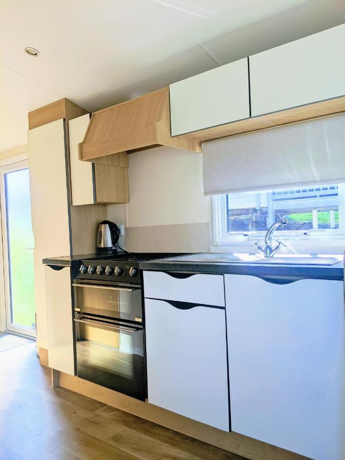 4 Berth Couples And Family Caravan In Beautiful Newquay Bay Resort Eksteriør billede